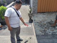 Polisi Kejar Terduga Pelaku Anirat yang Melarikan Diri Polisi Kejar Terduga Pelaku Anirat yang Melarikan Diri