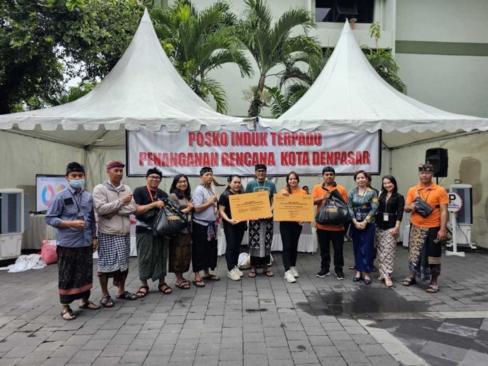 Bantuan Banjir - Danamon (4) _bpn Danamon Peduli Memberikan Donasi bagi Penyintas Banjir Denpasar