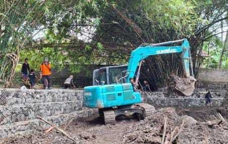 Blonjong _bpn Pemasangan Bronjong di Tengading Capai 95 Persen, BPBD Karangasem Kebut Mitigasi Banjir