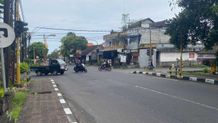 Perbaikan Lampu Lalu Lintas di Simpang Kuburan Cina Karangasem Masih Tertunda Perbaikan Lampu Lalu Lintas di Simpang Kuburan Cina Karangasem Masih Tertunda