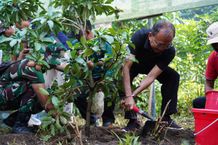 Gubernur Koster Pimpin Aksi Gotong Royong Semesta Berencana di Sempadan Tukad Ayung Gotong Royong Semesta Berencana