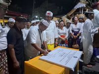 Karya Ratusan Tahun di Desa Adat Padangkerta Dapat Apresiasi Bupati Karangasem Karya Ratusan Tahun di Desa Adat Padangkerta Dapat Apresiasi Bupati Karangasem