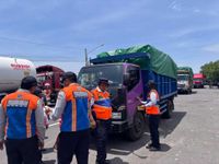 Cegah Pelanggaran ODOL, Dishub Karangsem Hentikan Sejumlah Truk Angkutan Cegah Pelanggaran ODOL, Dishub Karangsem Hentikan Sejumlah Truk Angkutan