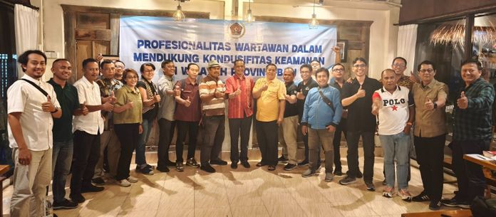 Suasana diskusi kewartawanan dalam menuangkan ide-ide dan tugas-tugas di lapangan, Jumat (3/10).