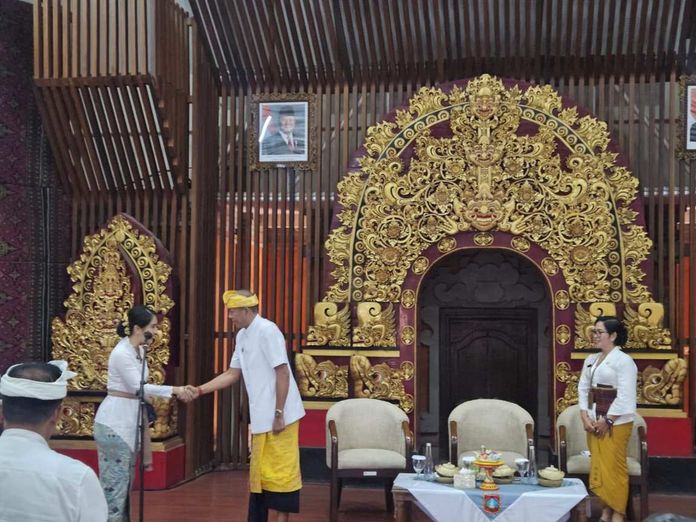 Bupati Karangasem Didaulat Sebagai Duta Penggerak Ayah Teladan Indonesia Pertama di Bali