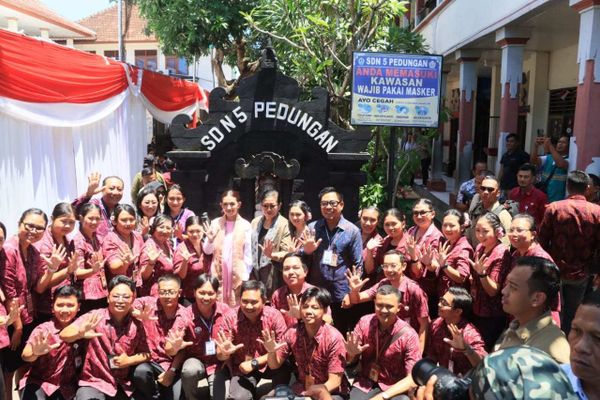 BaliPortalNews_ Kunjungan Ibu Selvi Wawali Arya Wibawa Dampingi Kunjungan Selvi Gibran Rakabuming di Denpasar