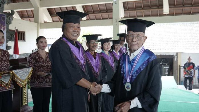 Pendidikan Tanpa Batas Usia, 30 Lansia di Karangasem Ikuti Wisuda Perdana