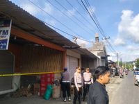Toko di Seraya Dibobol Maling, Kerugian Tembus Rp40 Juta Toko di Seraya Dibobol Maling, Kerugian Tembus Rp40 Juta