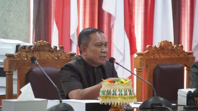 BaliPortalNews_ Pajak (2) Ketua Komisi III DPRD Karangasem, I Wayan Sunarta