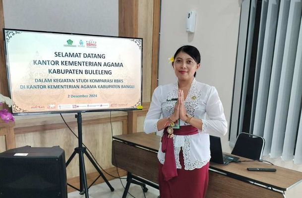 rma Susanthi selaku Penyuluh Agama Hindu di Kantor Kementerian Agama Buleleng