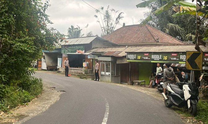 Rem Blong, Pemotor Hilang Kendali dan Menabrak Salon di Karangasem