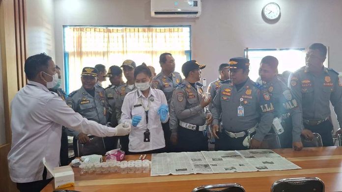 BNNK Karangasem Mendadak Tes Urine Puluhan Personel Dishub dan Satpol PP
