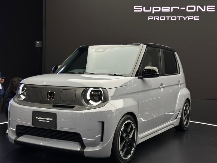 Honda Super-ONE Prototype Hadirkan Kesenangan Berkendara EV Generasi Baru di Japan Mobility Show 2025