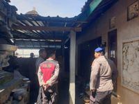 Sesosok Mayat Ditemukan Mengapung di Perairan Padangbai Sesosok Mayat Ditemukan Mengapung di Perairan Padangbai
