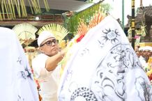 Wali Kota Jaya Negara Hadiri Karya Melaspas, Ngeratep Lan Pasupati Sesuhunan Pura Dalem Laplap Karya Ngeratep