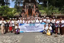 TP PKK Denpasar Gelar Dharmayatra untuk 350 Lansia ke Pura Tirta Empul Tampaksiring Dharmayatra