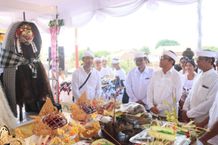 Wali Kota Jaya Negara Hadiri Puncak Karya Ngeratep Sesuhunan Banjar Belaluan Sadmerta Puncak Karya Ngeratep