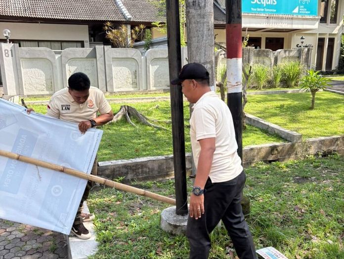 Tertibkan Baliho dan Spanduk Tertibkan Baliho dan Spanduk