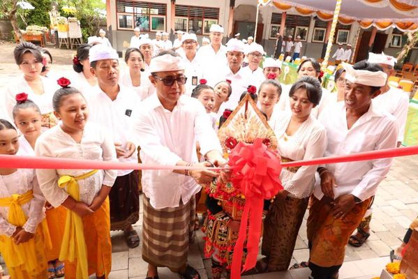 Resmikan SDN 3 Tonja Resmikan SDN 3 Tonja