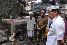 Wali Kota Jaya Negara Tinjau Pemulihan Pura Terdampak Banjir, Renovasi Ditarget Rampung Desember Pemulihan Pura