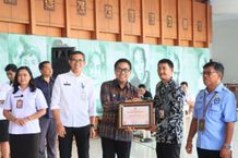 Apresiasi Sinergi Pelaku Usaha, Wawali Arya Wibawa Beri Penghargaan TJSL bagi Perusahaan dan BUMN/BUMD Penghargaan TJSL