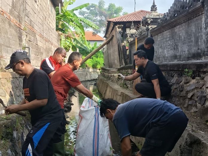 Aksi Bersih-Bersih Berkelanjutan