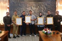 Pemkab Buleleng Serahkan 34 Sertifikat HAKI sebagai Upaya Lindungi Karya Kreatif dan Warisan Daerah Sertifikat HAKI