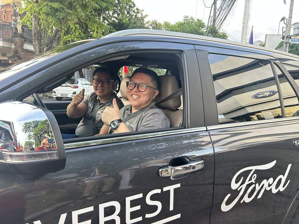 (Kiri-Kanan). Direktur PT DAS Indonesia Bali, Mulyadi Kantiana Surjonogo dan Sales Director Ford RMA Indonesia, Erik Pascanugraha. Sumber Foto : tis/bpn