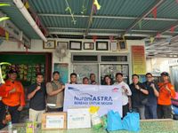 Astra Dirikan 12 Posko dan Salurkan 16 Ribu Paket Bantuan untuk Korban Bencana di Aceh, Sumut, dan Sumbar Nurani Astra bersama para relawan menyerahkan bantuan kebutuhan dasar kepada warga di salah satu posko di Sumatra Barat sebagai bagian dari dukungan penanganan bencana di Aceh, Sumatra Utara, dan Sumatra Barat.