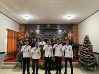 Sembilan WBP Lapas Singaraja Dapat Remisi Natal, Satu Diantaranya Bebas Penyerahan SK remisi khusus Natal tahun 2025 kepada sembilan WBP di Lapas Kelas IIB Singaraja, Kamis (25/12/2025). Sumber Foto : Istimewa