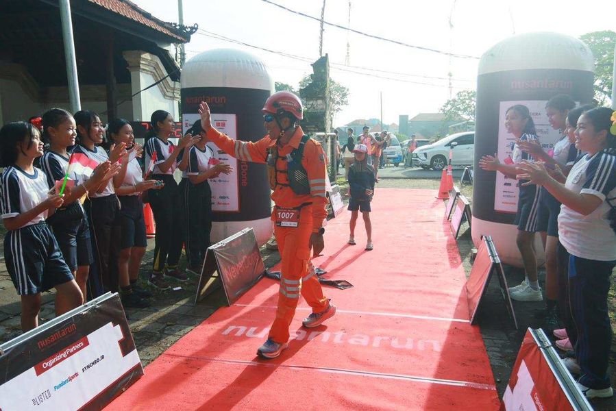 Lewat Lari Kita Berbagi, Ngurah Puja Tempuh 80 Km untuk Beasiswa Pelajar Bali