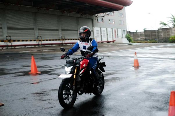 BaliPortalNews_ Motor Kopling Astra Motor Bali Tekankan Pentingnya #Cari_Aman bagi Pengguna Motor Kopling Lewat Edukasi Berkala