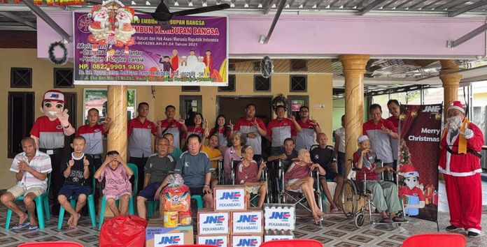 JNE Bergerak Bersama Berbagi Kasih dalam Perayaan Natal 2025