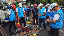 PLN UP3 Bali Selatan Gelar Apel Personel dan Peralatan Siaga Kelistrikan Natal 2025 dan Tahun Baru 2026 Manajemen dan petugas PLN UP3 Bali Selatan melakukan pengecekan kesiapan peralatan serta koordinasi personel siaga.