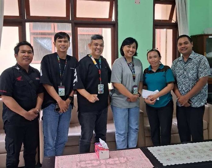 Astra Motor Teuku Umar Berbagi Kebahagiaan Bersama Panti Jompo Wana Seraya