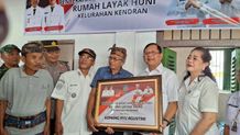 Aksi Sosial Tutup Tahun 2025, Bupati Sutjidra Serahkan Bantuan Rumah Layak Huni di Kelurahan Kendran Aksi Sosial Tutup Tahun 2025, Bupati Sutjidra Serahkan Bantuan Rumah Layak Huni di Kelurahan Kendran