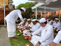 Pemkot Denpasar Gelar Persembahyangan Bersama Ngerastiti Haluan Pembangunan Bali Era Baru Pemkot Denpasar Gelar Persembahyangan Bersama Ngerastiti Haluan Pembangunan Bali Era Baru