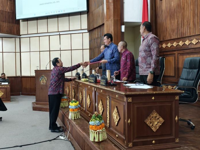 Rapat Paripurna ke-15 DPRD Bali Rapat Paripurna ke-15 DPRD Bali