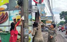 Satpol PP Denpasar Gelar Penertiban Media Promosi di Fasilitas Umum, Tegaskan Pentingnya Kepatuhan Aturan Penertiban Media Promosi
