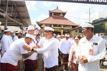 Wawali Arya Wibawa Apresiasi Semangat Gotong Royong Warga pada Upacara Pemelaspasan Balai Banjar Sanga Agung Pemelaspasan