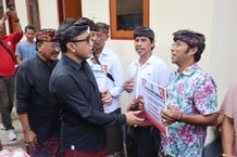 Wali Kota Jaya Negara Serahkan 18 Unit Rumah Layak Huni, Diharapkan Mampu Perkuat Ekonomi Warga Rumah Layak Huni