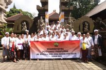 Ketua TP PKK Denpasar Ajak Lansia Banjar Mandala Sari Lakukan Darma Yatra ke Pura Tirta Empul sebagai Wujud Sradha Bhakti Darma Yatra