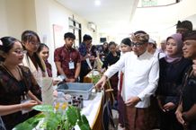 Tinjau Expo Stunting Poltekkes Kemenkes Denpasar, Wawali Arya Wibawa Dorong Sinergi Antar Sektor Booth Expo Stunting