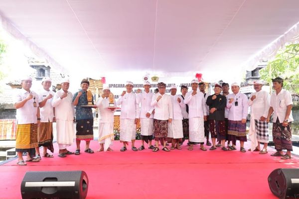 Pamikukuh Prajuru Desa Adat