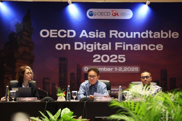 OJK mendorong inovasi keuangan digital di Indonesia melalui pengembangan tokenisasi aset, penguatan regulasi, dan kolaborasi internasional untuk pertumbuhan yang aman dan inklusif. OJK mendorong inovasi keuangan digital di Indonesia melalui pengembangan tokenisasi aset, penguatan regulasi, dan kolaborasi internasional untuk pertumbuhan yang aman dan inklusif.