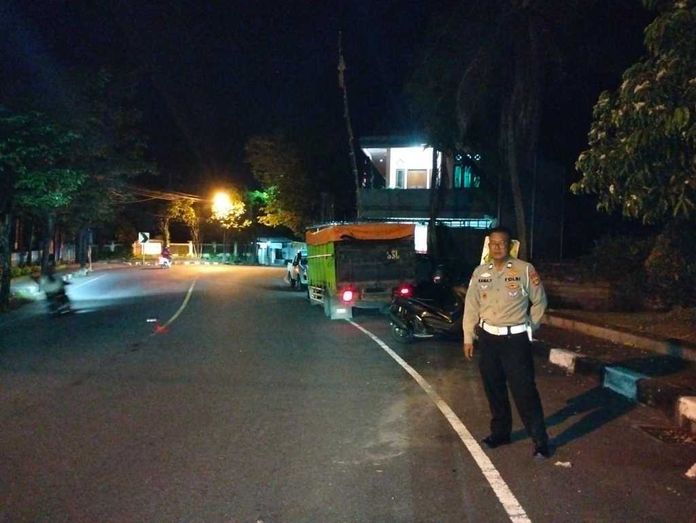 Truk Curi Haluan di Tikungan, Tabrak Dua Pemotor di Karangasem