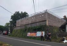 Garap Rangkap Atap Rumah, Pekerja Asal Mayong Tersengat Listrik Tersengat Listrik