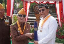 Bupati Buleleng Terima Penghargaan Satya Lencana dari DPP LVRI Atas Dukungannya kepada Veteran Penghargaan Satya Lencana