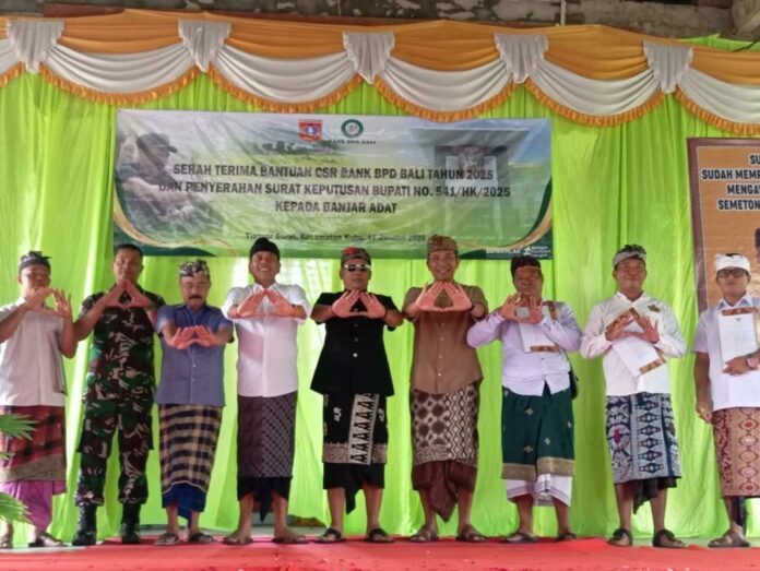 Penuntasan Krisis Air Bersih di Munti Gunung, Bank BPD Bali Salurkan Dana CSR Rp750 Juta