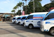 Astra Serahkan 35 Unit Ambulans untuk Perkuat Layanan Kesehatan di Berbagai Daerah Ambulans yang diserahkan oleh PT Astra International Tbk untuk mendukung layanan kesehatan masyarakat di Indonesia, menjadi bagian dalam kegiatan Natal Nasional 2025 yang diadakan di Tennis Indoor Senayan pada Senin (5/1/2025). Sumber Foto : Istimewa